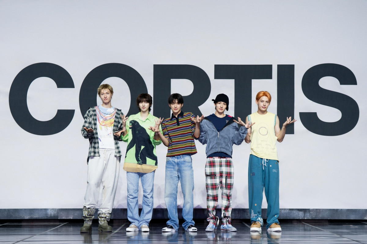 BTS・TXTの弟分・CORTIS、デビューショーケース開催 武器は“共同