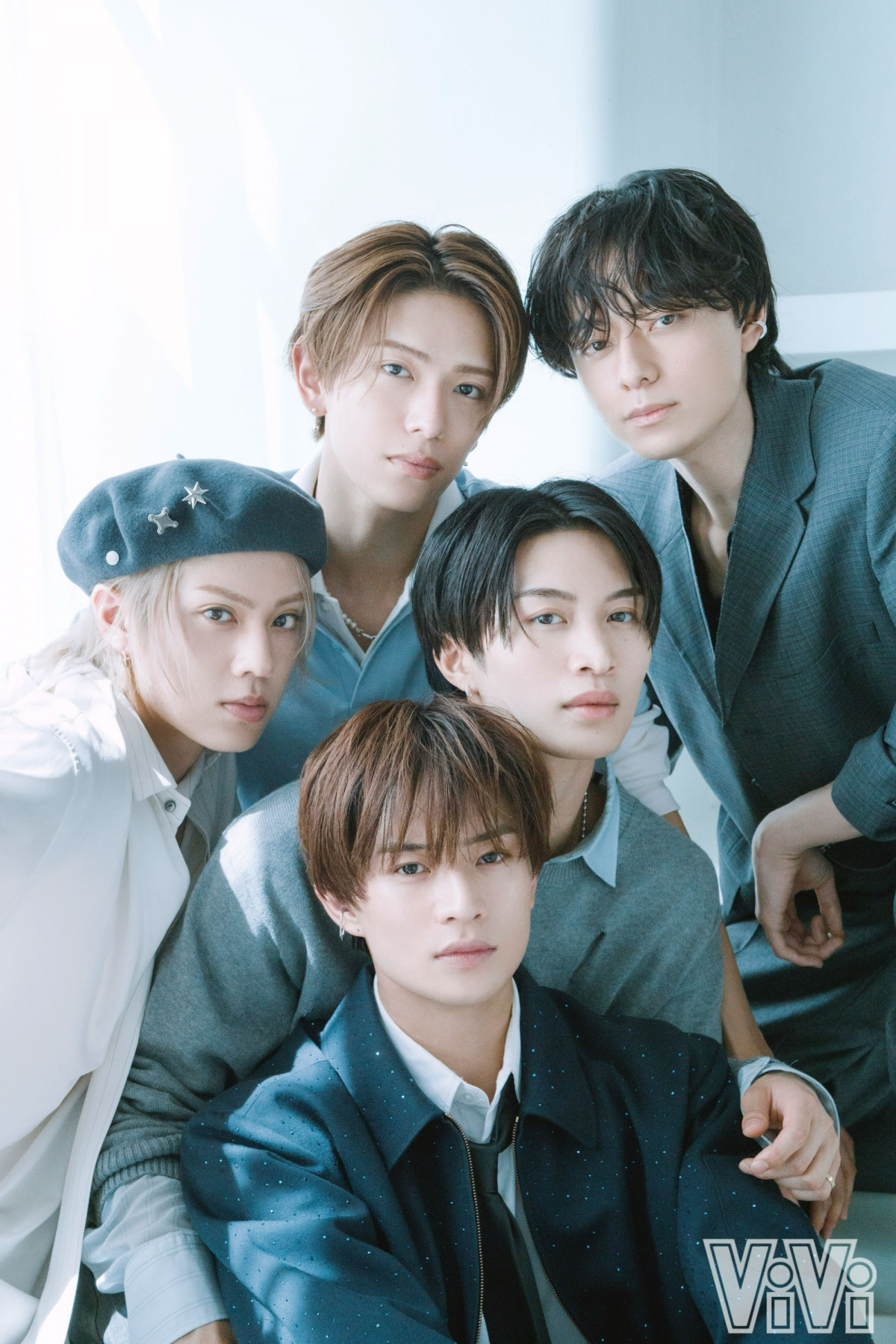ACEes、初めてメンバー全員で『ViVi』に登場 「5人全員、一番星！」を