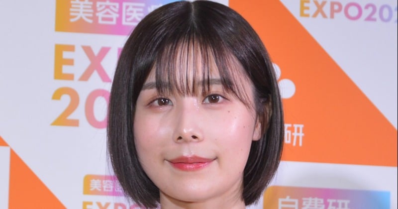 有村藍里、35歳誕生日に純白ドレスで笑顔披露