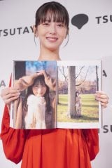 �ʐ^�W�w25�x�����L�O��ɏo�Ȃ����l�Ӕ��g (C)ORICON NewS inc. 