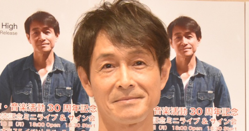 56歳・吉田栄作“白T”の原点を告白 衝撃の事実も「普段はなるべく違う色