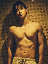 �쑺�N���A�b���グ��ꂽ�g���̔��h��I 1st�ʐ^�W�^�C�g�����u�ŋI�v�Ɍ��� 