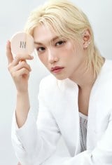 uHERA(w)ṽLy[rWAɓoꂷStray Kids tBbNX 