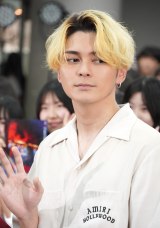 �f��w�J���_�T�� THE LAST NIGHT�x�w�Z�v���~�A�ɃT�v���C�Y�œo�ꂵ�����h�c���� (C)ORICON NewS inc. 