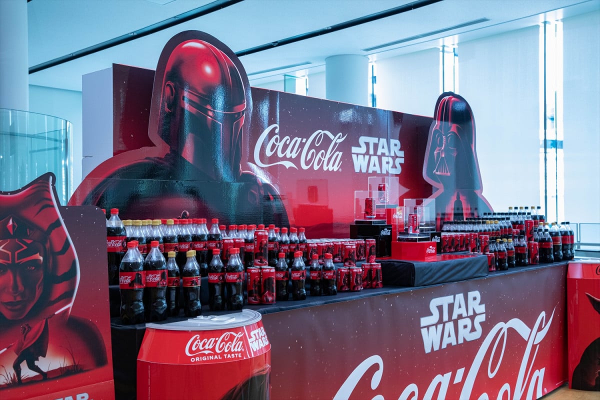 画像・写真 | 「コカ・コーラ×スター・ウォーズ」ダース・ベイダーから