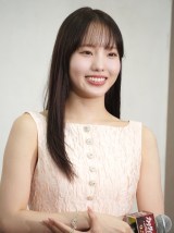 �f��w�J���_�T�� THE LAST NIGHT�x�w�Z�v���~�A�ɃT�v���C�Y�œo�ꂵ���{�c�^� �iC�jORICON NewS inc. 