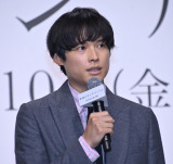 �f��w�b��5�Z���`���[�g���x�����񍐉�ɓo�d����SixTONES�E�����k�l (C)ORICON NewS inc. 