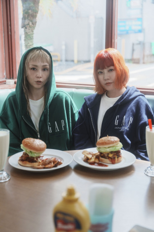 Gap���{�㗤30���N�~PUFFY����30���N�R���{���[�V���� 