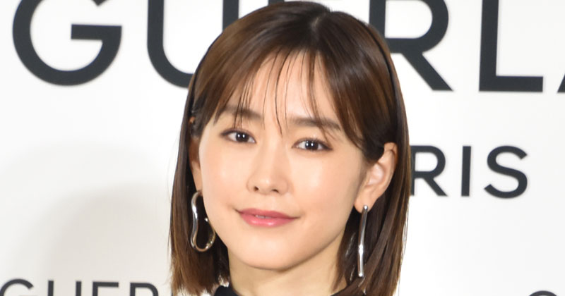 桐谷美玲、“秋”意識したオフショット公開に「おーかっこいい」「似合ってますね」