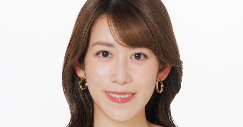 31歳・元NHKアナ、ボディライン“くっきり”タイトミニワンピ姿に反響「ナイスバディー」「なかなか攻めましたね」 初グラビアオフショットに反響