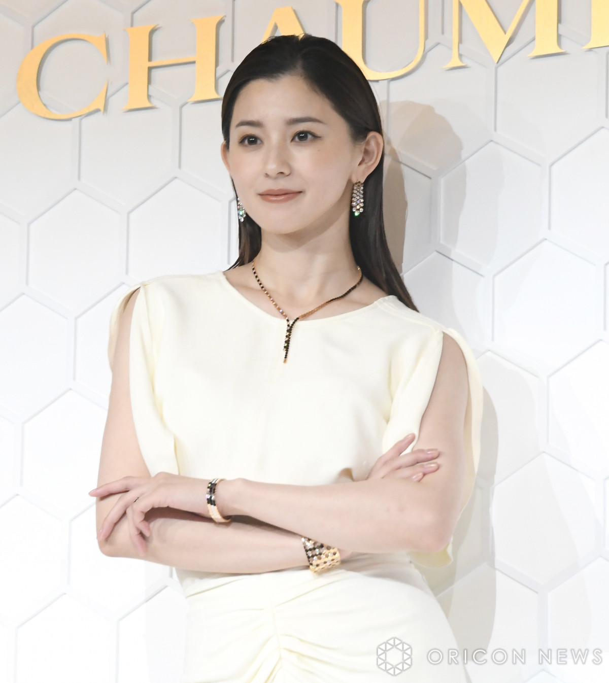 朝比奈彩、第2子出産後の美スタイルを万博で披露 「家族への愛」を語る