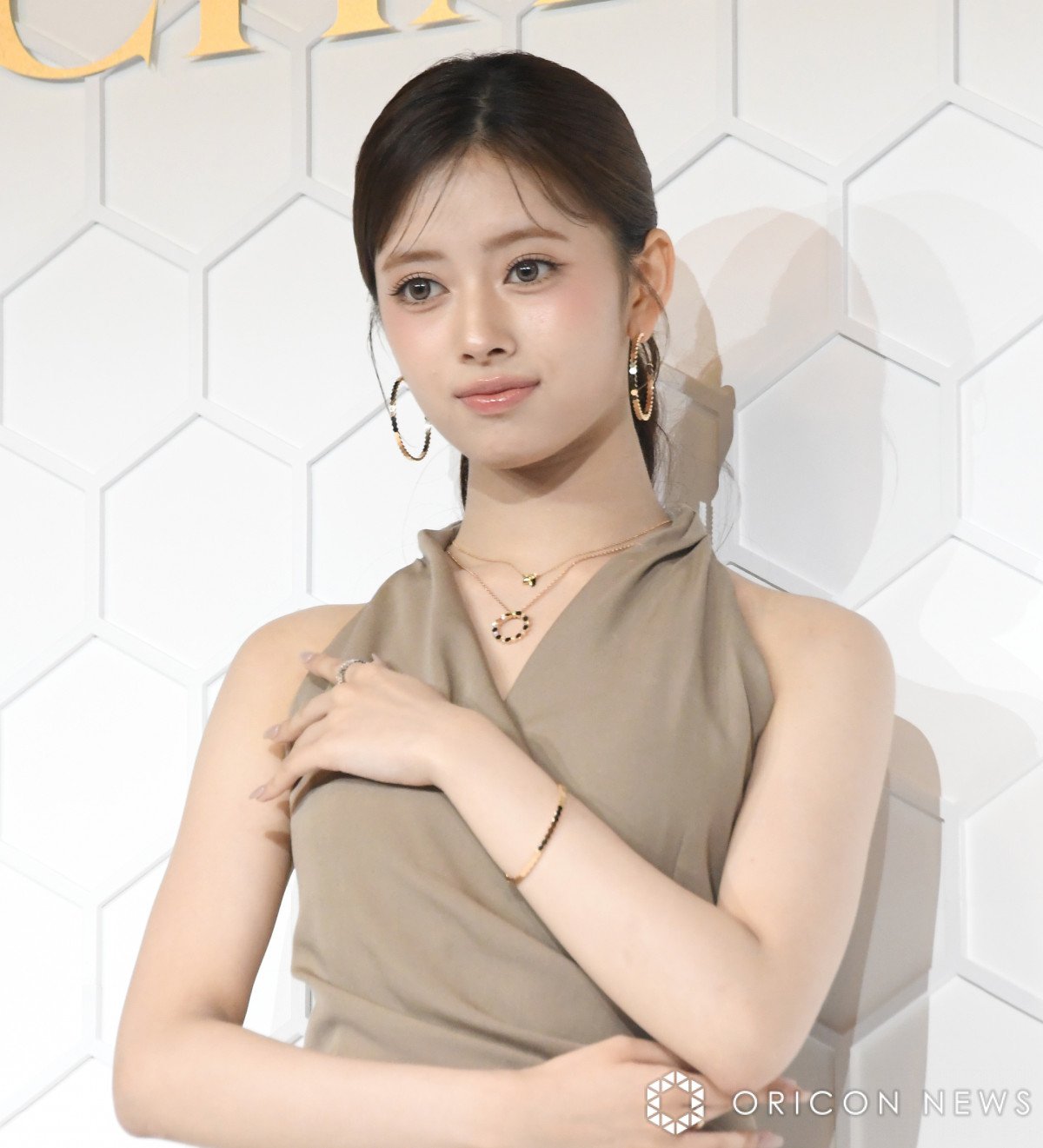 NiziU リマ NiziU・RIMA、万博で高級ジュエリー×ミニスカ 「愛している」ものを