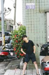 1stʐ^WwA Bird on Tiptoex 