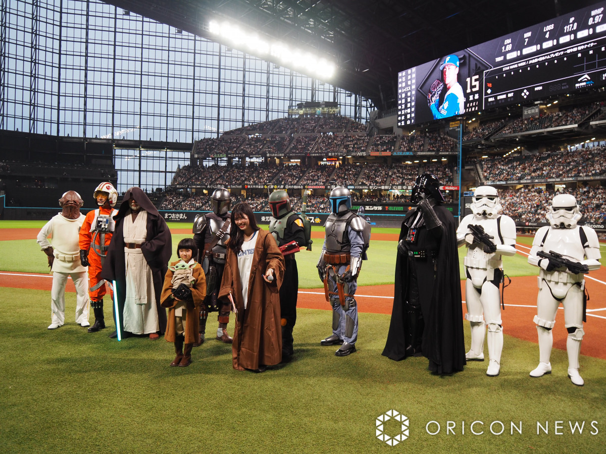 kC{nt@C^[YsSTAR WARS WEEKt̖͗l (C)ORICON NewS inc. 