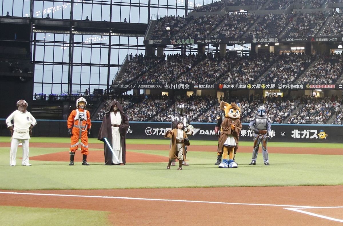 kC{nt@C^[YsSTAR WARS WEEKt̖͗l 