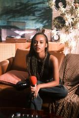 HYBE �~ Geffen Records�V�O���[�o���K�[���Y�O���[�v�����o�[�̃T�}��(SAMARA) 