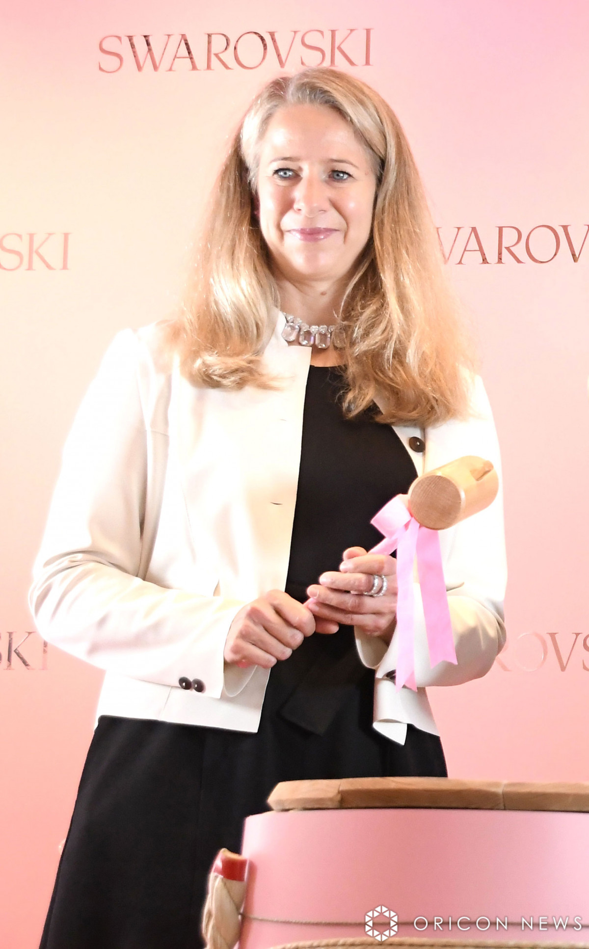 wSwarovski I[vjOLO\xɓodSwarovskiChief Commercial OfficerEIlse Roeffen(C)ORICON NewS inc. 