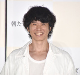 ���i�q�t�A�V�������ɐ������񑩂��ʂ��� �ȁE���{���M�Ƃ̎v���o�̒n�Łg�܁h 