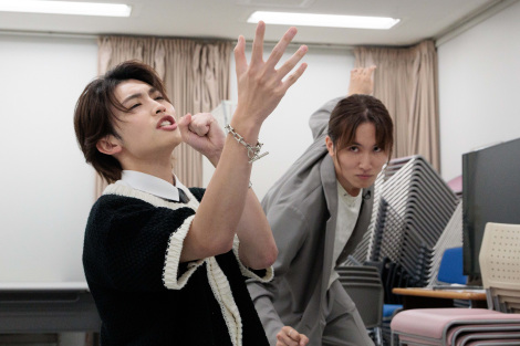 �wGENIC hour�x�iC�jytv 