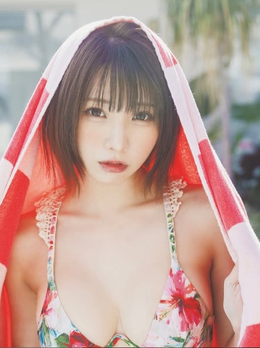 サイン入り】えなこ 写真集『エピローグ』 えなこ 1st写真集