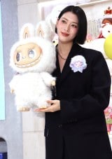 �wPOP MART ���Ȃ�ΓX�x�I�[�v�j���O�Z�����j�[�ɎQ�������O�g�ʉ� (C)ORICON NewS inc. 