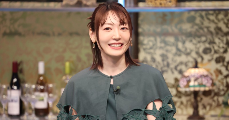 花澤香菜、スタジオ内で思わず“悲鳴” おしゃれ目的のサングラスに頭を悩ます