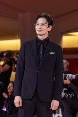 �w�ʂĂ��Ȃ��X�J�[���b�g�x���c�������u��81��x�l�`�A���ۉf��Ձv���b�h�J�[�y�b�g�ɂāiC�jKAZUKO WAKAYAMA 