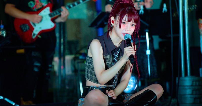 アイナ・ジ・エンドが新宿でゲリラライブ 約3000人が熱狂、アフター