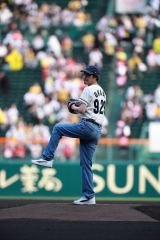 ��_�^�C�K�[�X�D���ڑO�c���h���o�D�𕵈͋C�ň��| �w�΂��΂��x�������������b�q���}�E���h�o�� 