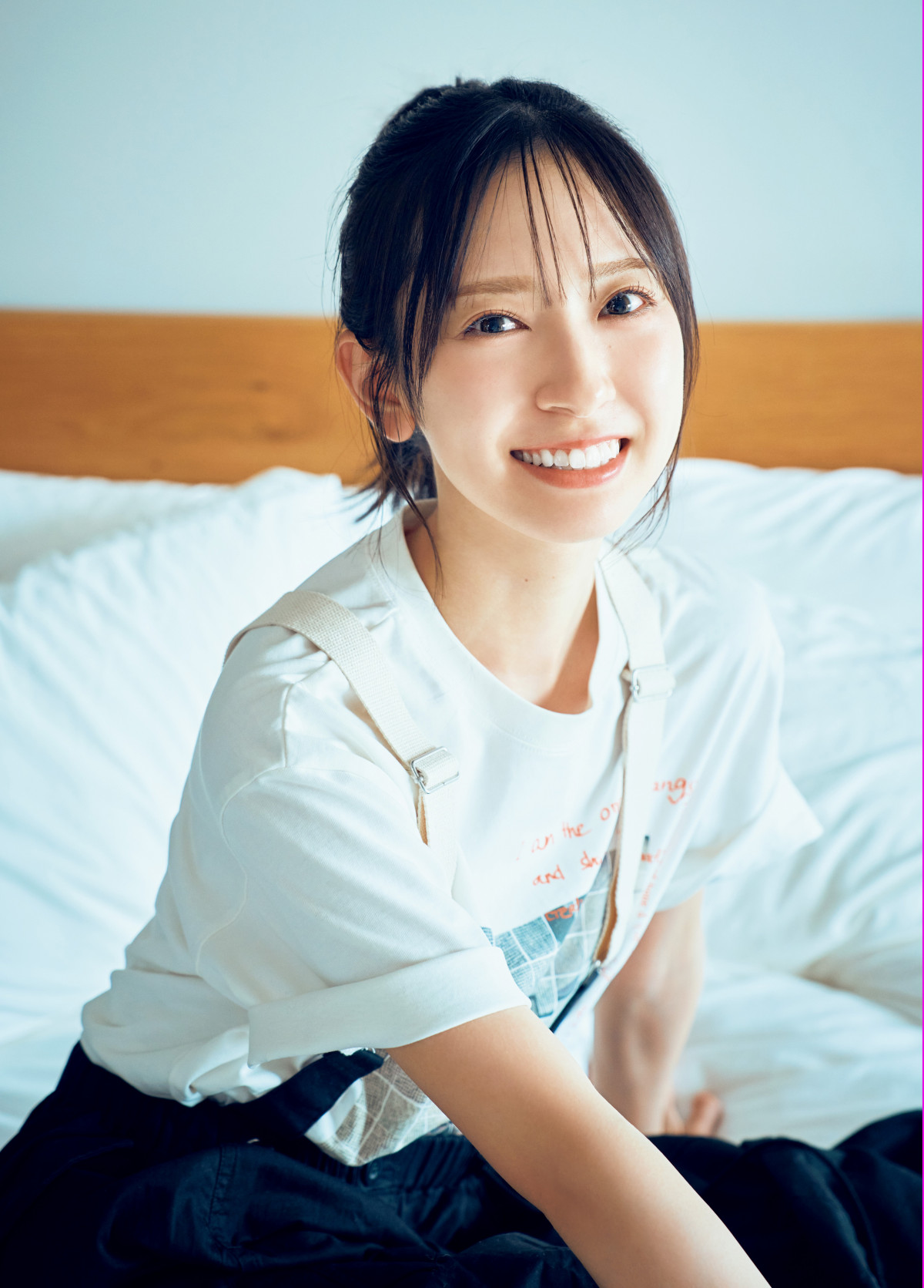 日向坂46金村美玖、透明感抜群な夏の肌見せコーデ 『マガジン』表紙