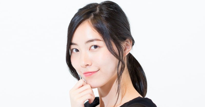 松井珠理奈、水着ショットに「たまらん」「なにこのポーズ」「大人になったなぁ」