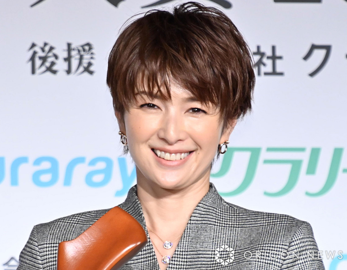 50歳・吉瀬美智子、美脚のぞくショーパン姿を披露「めっちゃキレイな