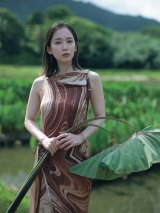 欅坂46・小林由依“人生初”のビキニカット公開 女性誌専属モデル