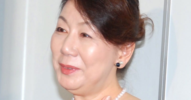 音無美紀子、6歳上の姉・美子さんの誕生日会で“顔出し”姉妹4ショット「皆さん若々しくて美しい姉妹」「お綺麗で品があって本当に素敵です」