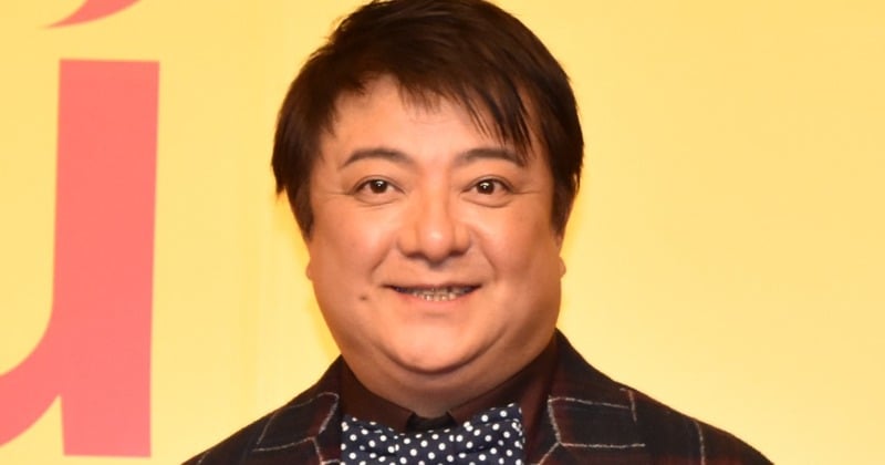 彦摩呂、「気づいた?」の問いかけにファン反応「ホンマ!痩せてる!」「すごく凛々しいお顔」「役どころで別人みたい」 出演舞台の現場から59歳バースデー報告