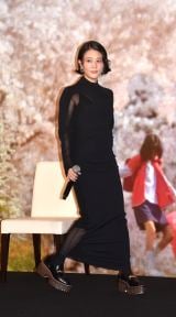 �f��w�b��5�Z���`���[�g���x������I���ʉ�䂠�����ɓo�d���������[�� (C)ORICON NewS inc. 