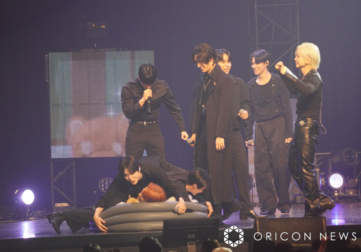 ATEEZ、ショーケースでの“異例”ゲームで“珍事”「ごめんなさい（笑