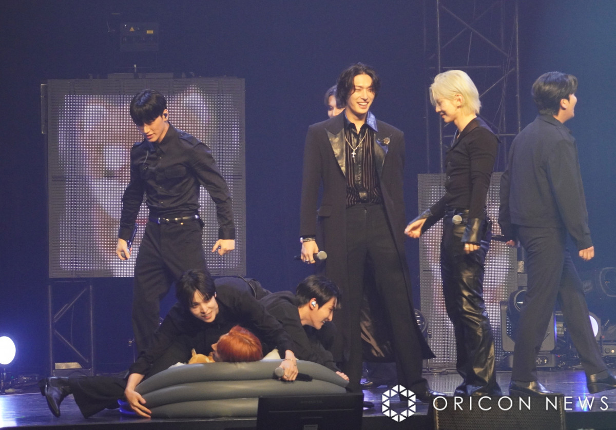 ATEEZ Ashes to light コンプリート　ショーケース会場限定 ATEEZ Ashes to light コンプリート ショーケース会場限定 ATEEZ