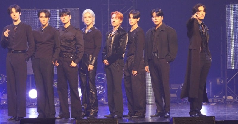 ATEEZ Ashes to light コンプリート　ショーケース会場限定 ATEEZ Ashes to light コンプリート ショーケース会場限定