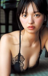 天羽希純、“等身大抱き枕カバー”が発売 異なる水着で全3種展開
