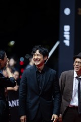 �u��30�񊘎R���ۉf��Ձv�I�[�v�j���O�Z�����j�[�ɓo�ꂵ���wDear Stranger/�f�B�A�E�X�g�����W���[�x�����G�r 