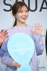 �R�����uSUIT SQUARE�v�A���o�T�_�[�A�C���VCM���\��ɓo�ꂵ�����Ζ��� �iC�jORICON NewS inc. 