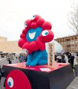 万博、ミャクミャク絵柄の「記念チケット」当日販売が開始 ストラップ