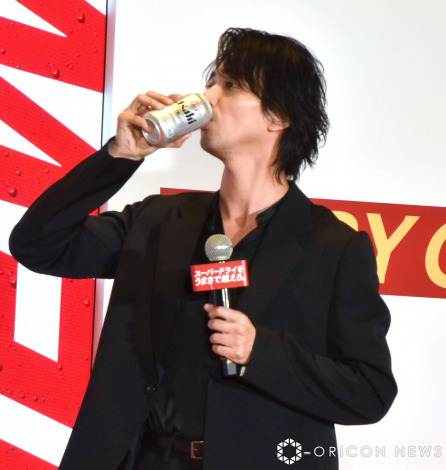 画像・写真 | 横浜流星、午前中のイベントもビールをグビグビ 幸せ