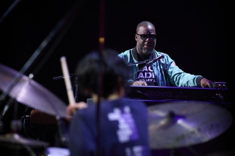 �Ύ�x�����o�[�g�E�O���X�p�[ 