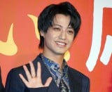 �����C�l�A���V�܂��݂�Ƃ̋����ɋ��|�S�u�S����C�ɐ܂ꂽ�v �g�킢�h�Ɍ������C�����ŎB�e�� 