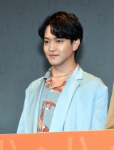 �A�j���ŐV��w�X�e�B�[���E�{�[���E���� �W���W���̊�Ȗ`���x�̐V��񔭕\�C�x���g�ɏo�Ȃ����ΐ�E�l �iC�jORICON NewS inc. 