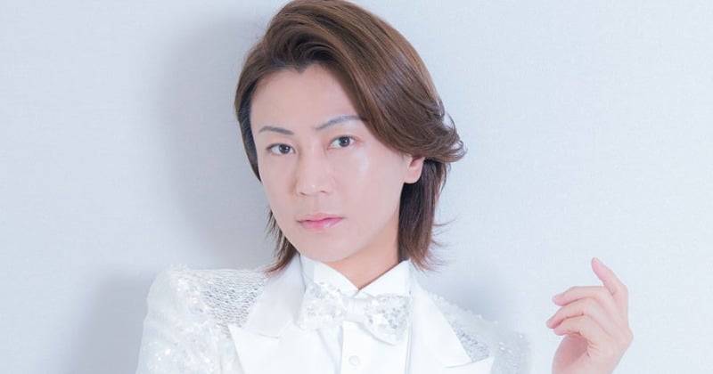 氷川きよし、美胸元あらわな秋コーデを披露 「キレイすぎ」「オシャレ番長」「良くお似合い」と反響