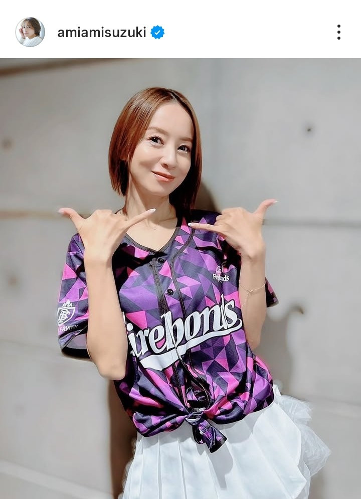 画像・写真 | 43歳・鈴木亜美、美脚あらわな白の超ミニスカショット