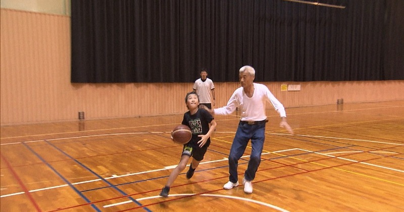 今夜の『探偵！ナイトスクープ』小学5年生、バスケ歴62年・183センチの